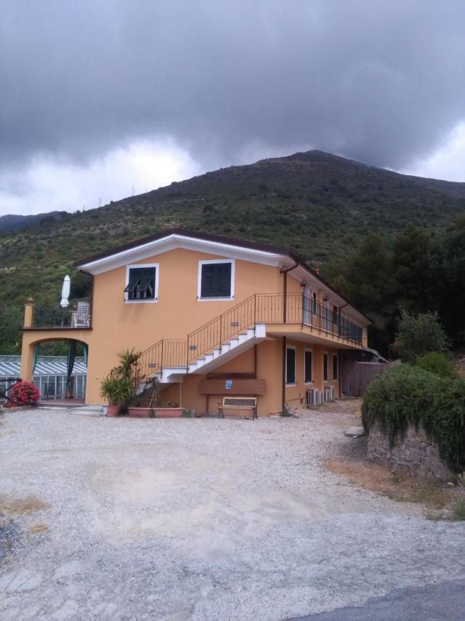 Agriturismo Tendapiccola Ceriale Exteriör bild